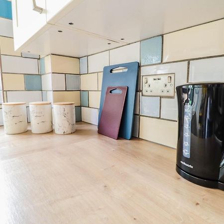 Spacious 1 Bed Flat-Free Parking Hillingdon Exterior photo