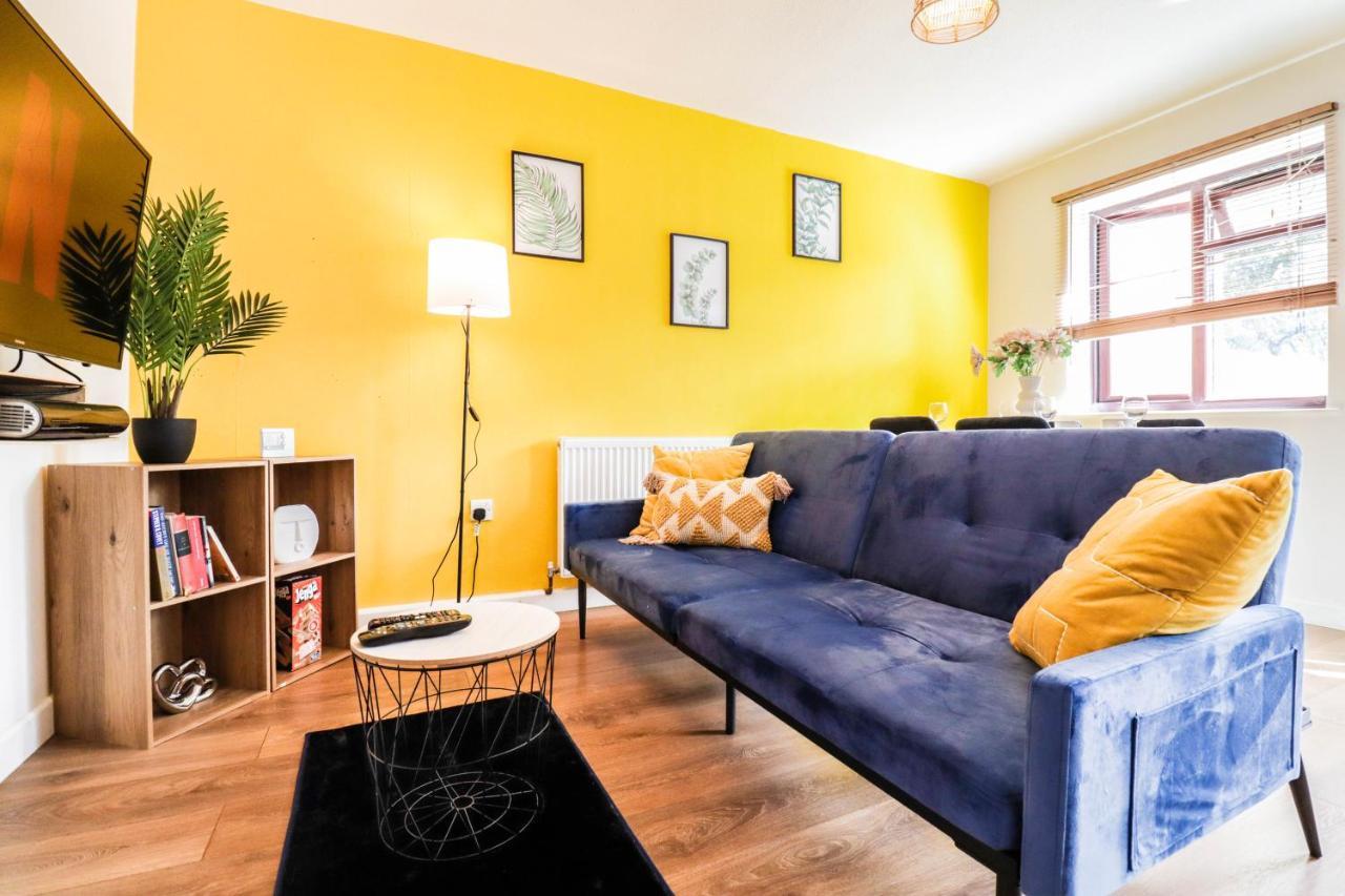 Spacious 1 Bed Flat-Free Parking Hillingdon Exterior photo
