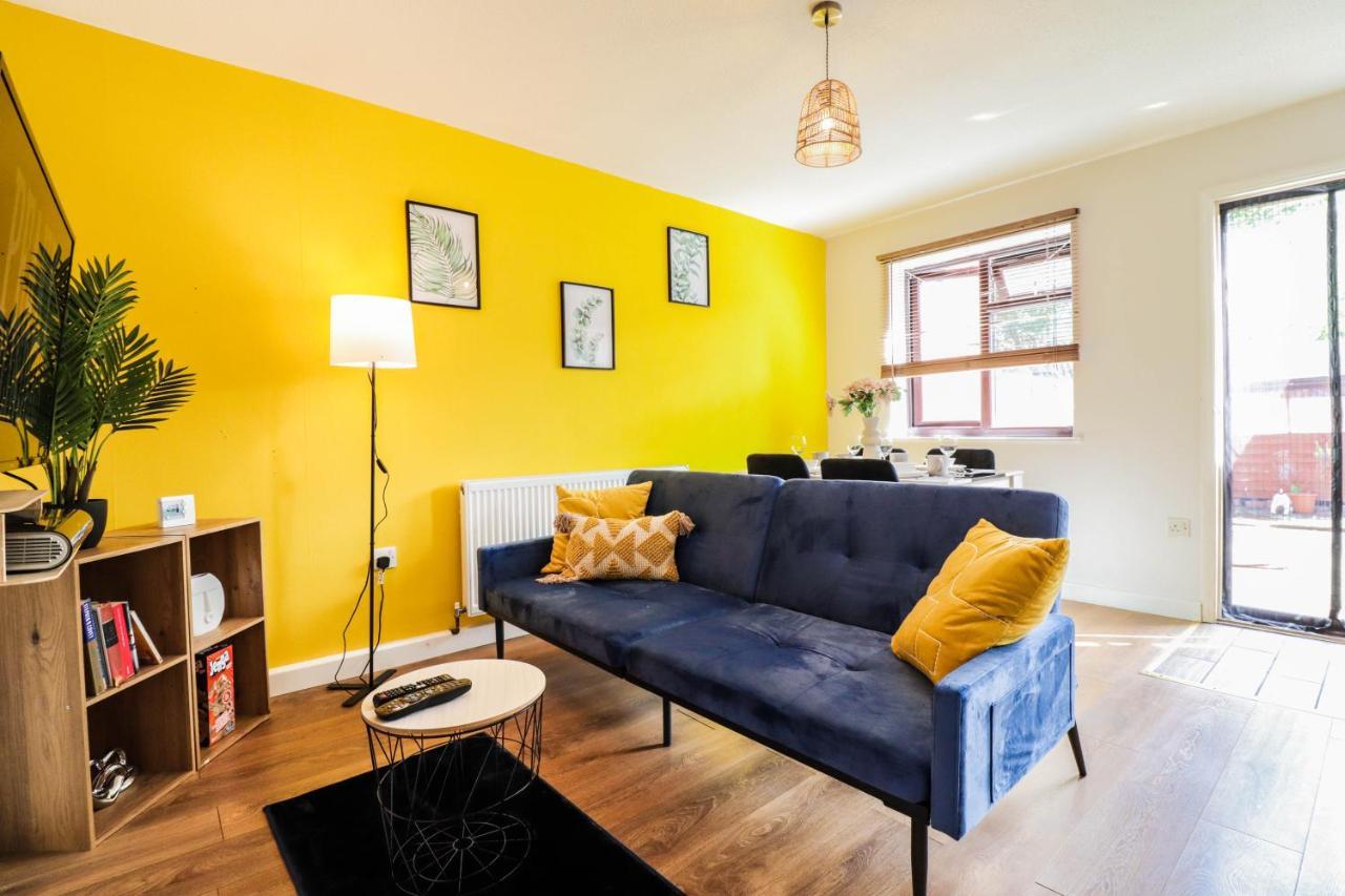 Spacious 1 Bed Flat-Free Parking Hillingdon Exterior photo