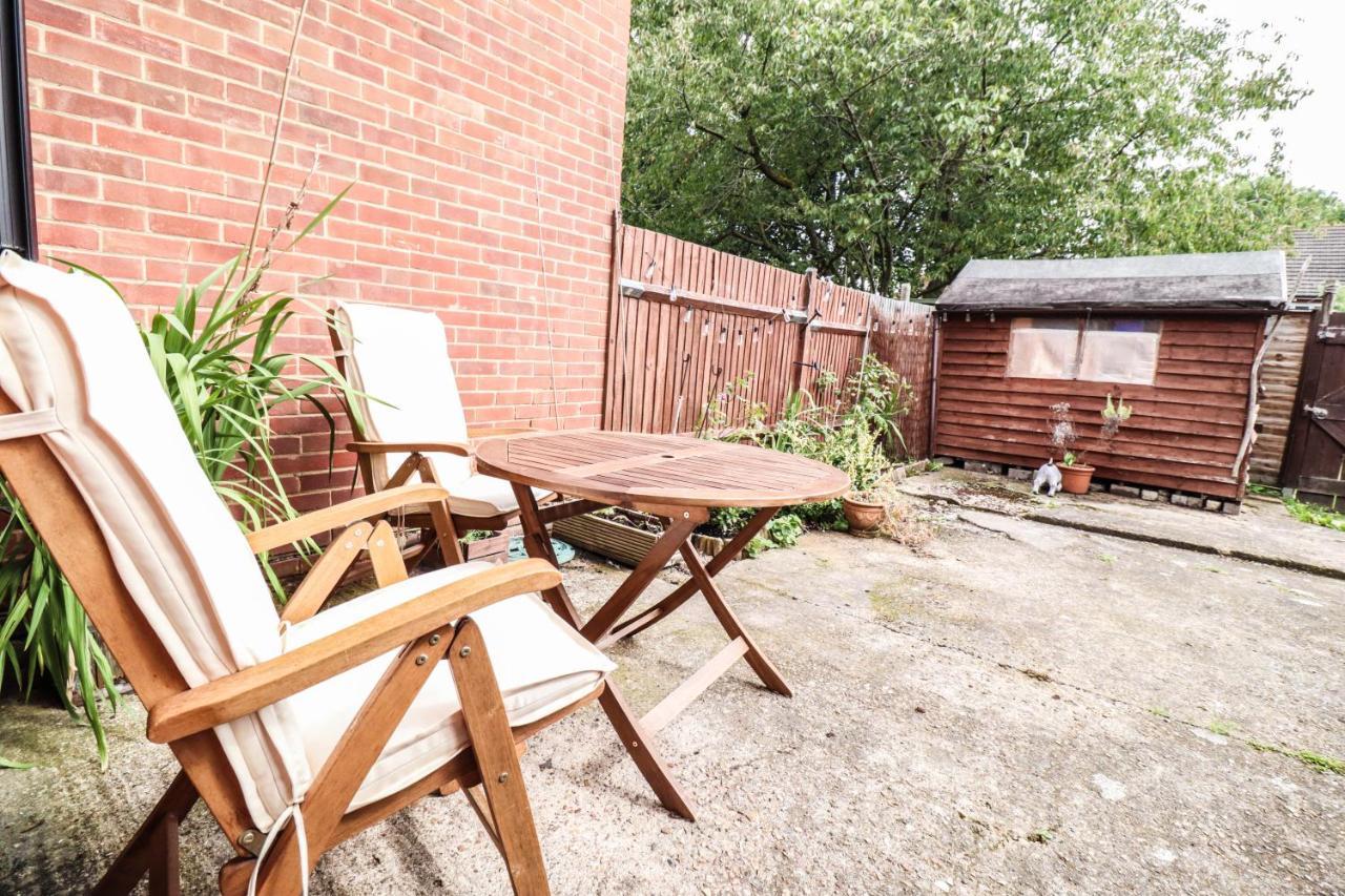 Spacious 1 Bed Flat-Free Parking Hillingdon Exterior photo